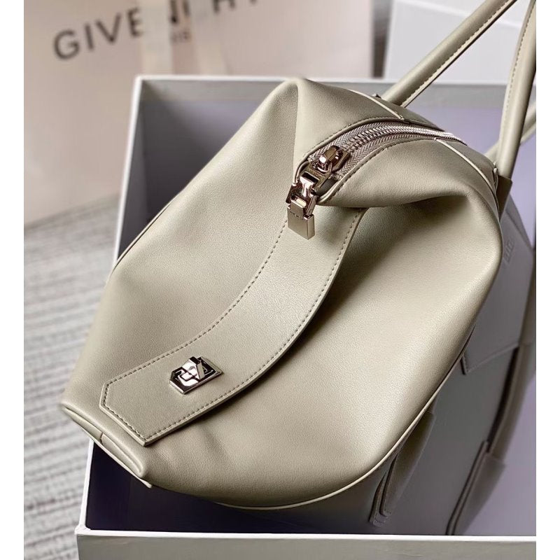 Givenchy Antigona Lock Bag BGV00173