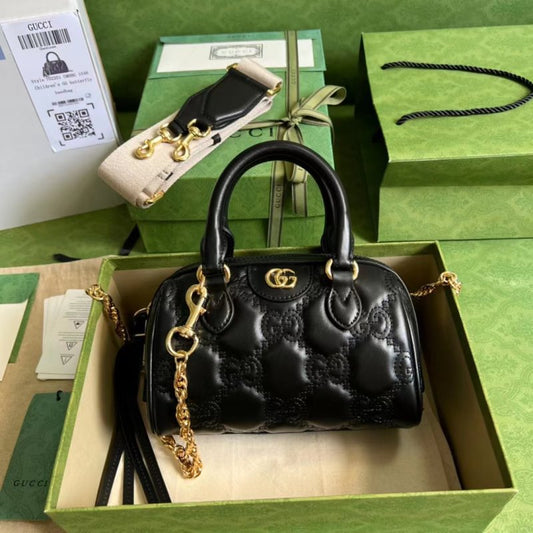 Gucci GG Matelasse Shoulder Bag BGU00710