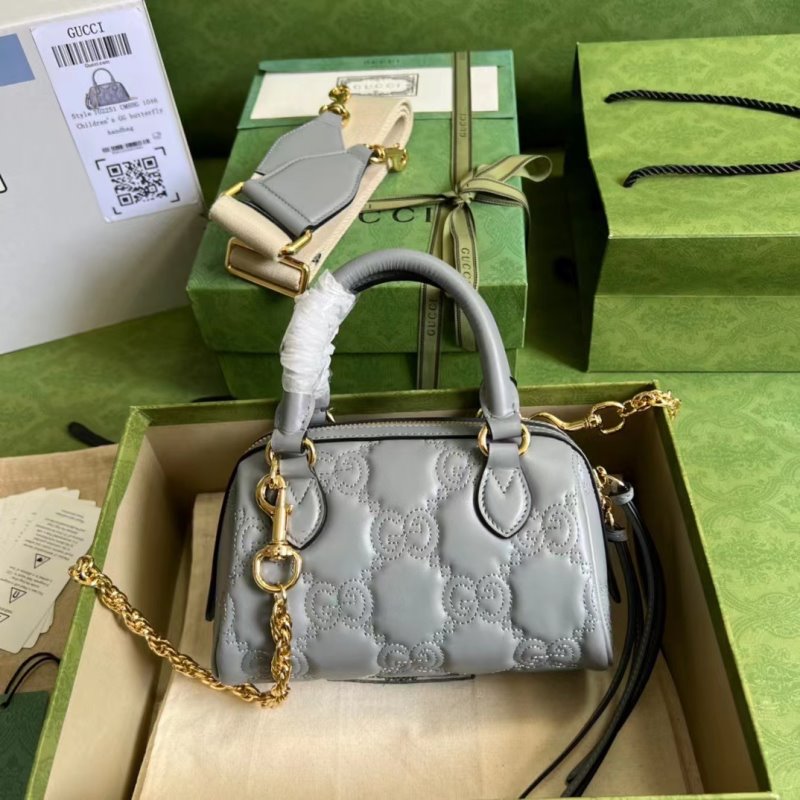 Gucci GG Matelasse Shoulder Bag BGU00711