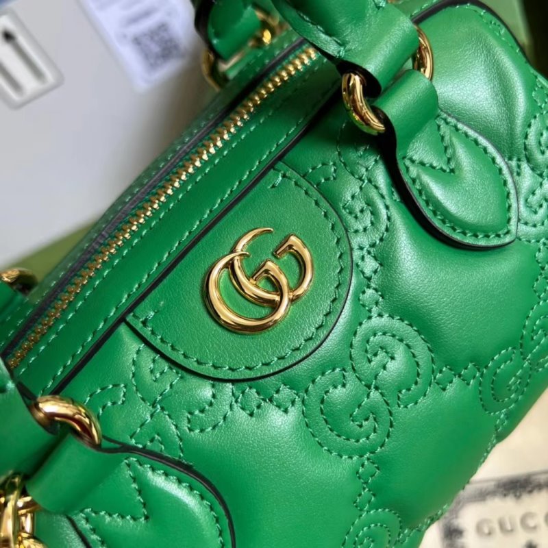 Gucci GG Matelasse Shoulder Bag BGU00712