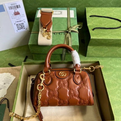 Gucci GG Matelasse Shoulder Bag BGU00713