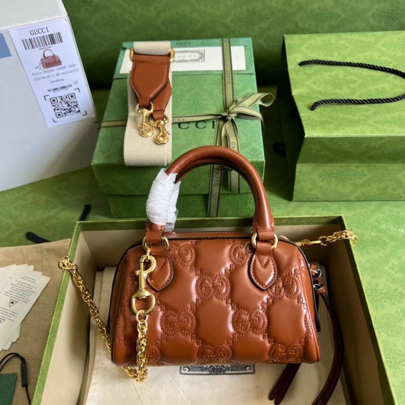 Gucci GG Matelasse Shoulder Bag BGU00713