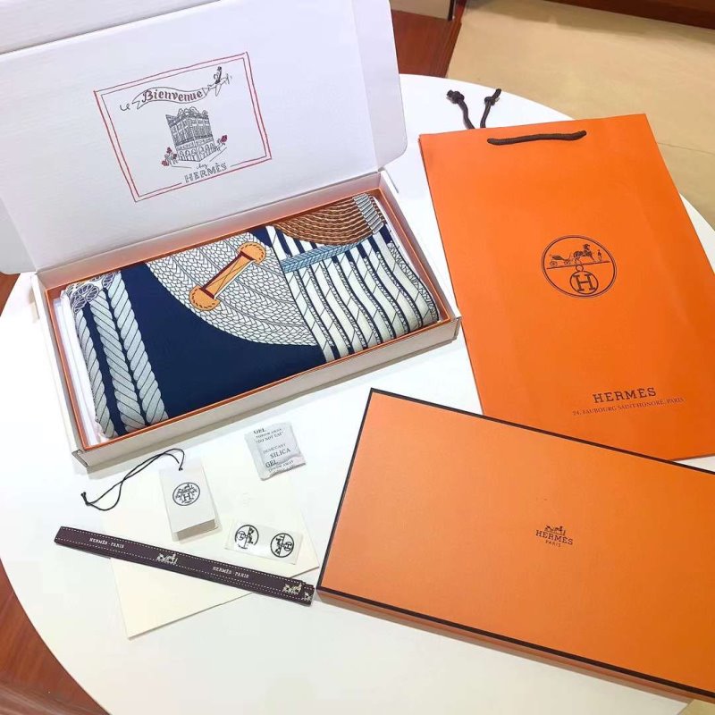 Hermes Muberry Silk and Cashmere Scarf SS001102