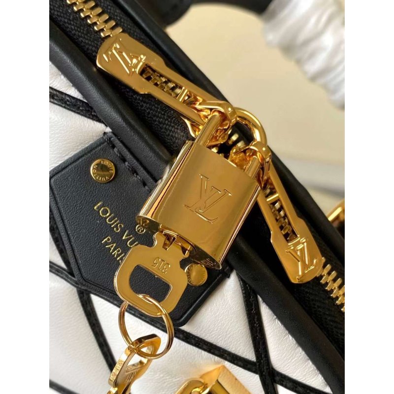 Louis Vuitton Alma BB Handbag WB001401