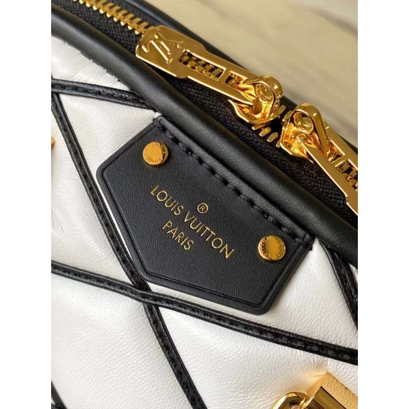 Louis Vuitton Alma BB Handbag WB001401