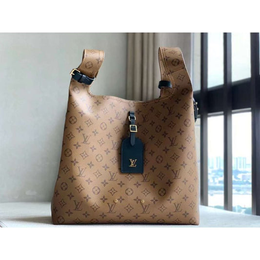 Louis Vuitton Atlantis Handbag WB001421