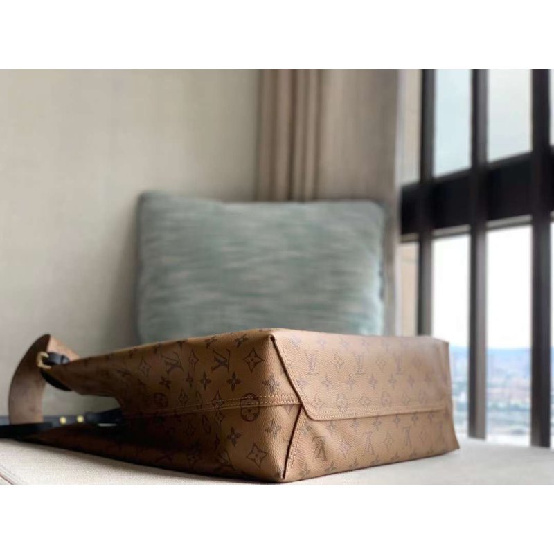 Louis Vuitton Atlantis Handbag WB001421