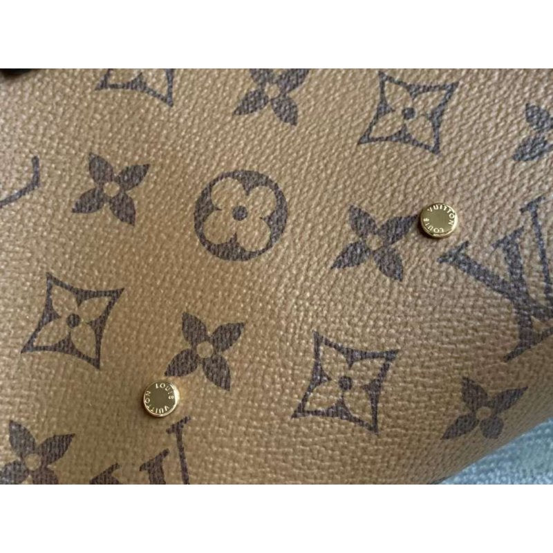 Louis Vuitton Atlantis Handbag WB001421