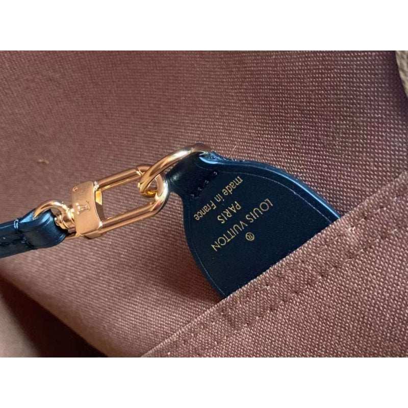 Louis Vuitton Atlantis Handbag WB001421