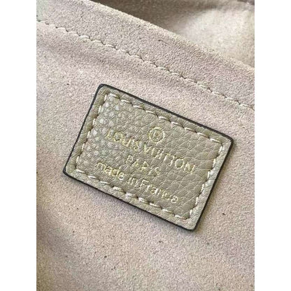 Louis Vuitton Onthego Hand Bag BG02042