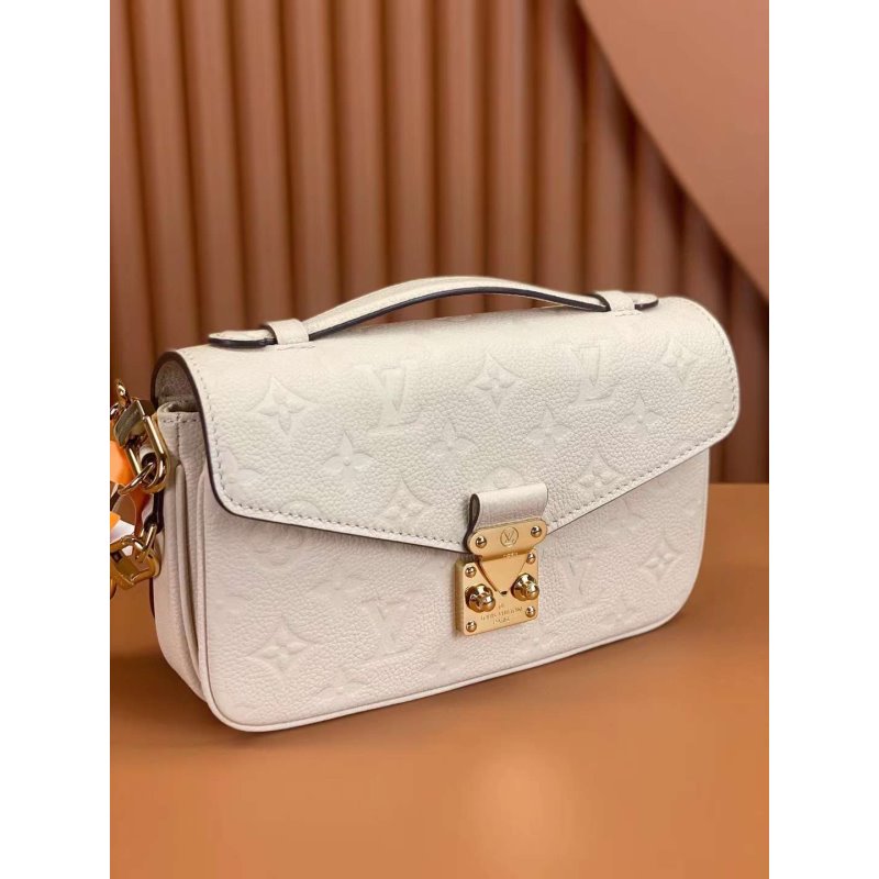 Louis Vuitton Pochette Metis Hand Bag BG02020