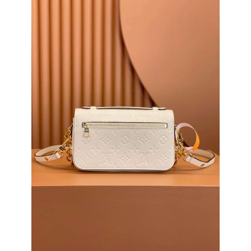 Louis Vuitton Pochette Metis Hand Bag BG02020