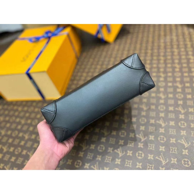 Louis Vuitton Postman Bag BG02019