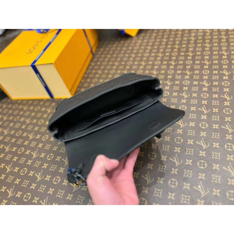 Louis Vuitton Postman Bag BG02019