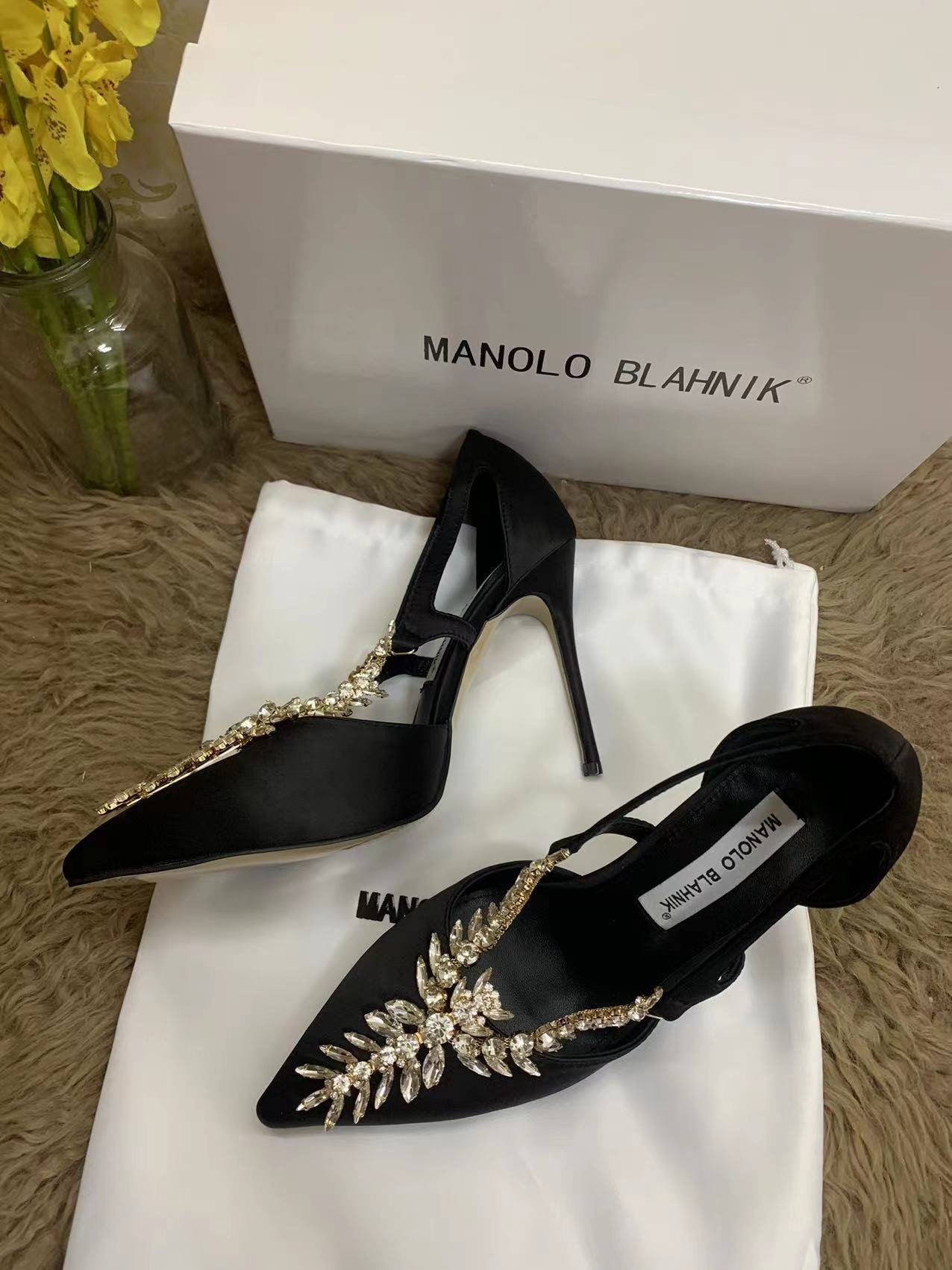 Manolo Blahnik Slingback Pumps SHS03854