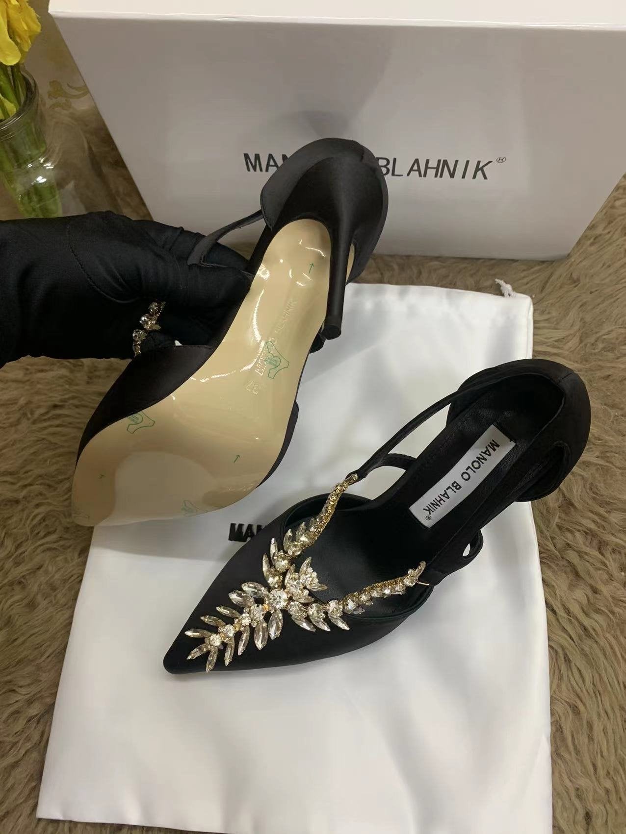 Manolo Blahnik Slingback Pumps SHS03854