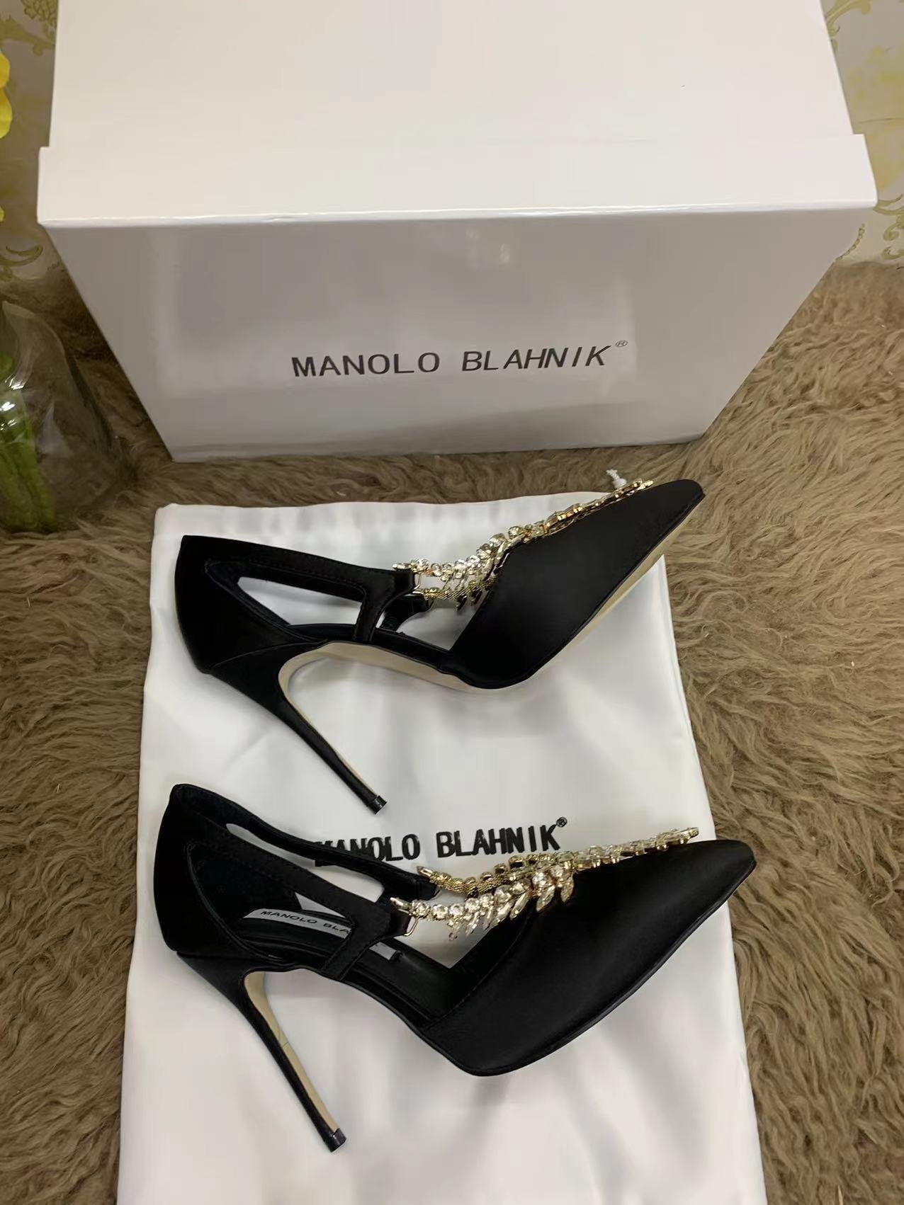 Manolo Blahnik Slingback Pumps SHS03854