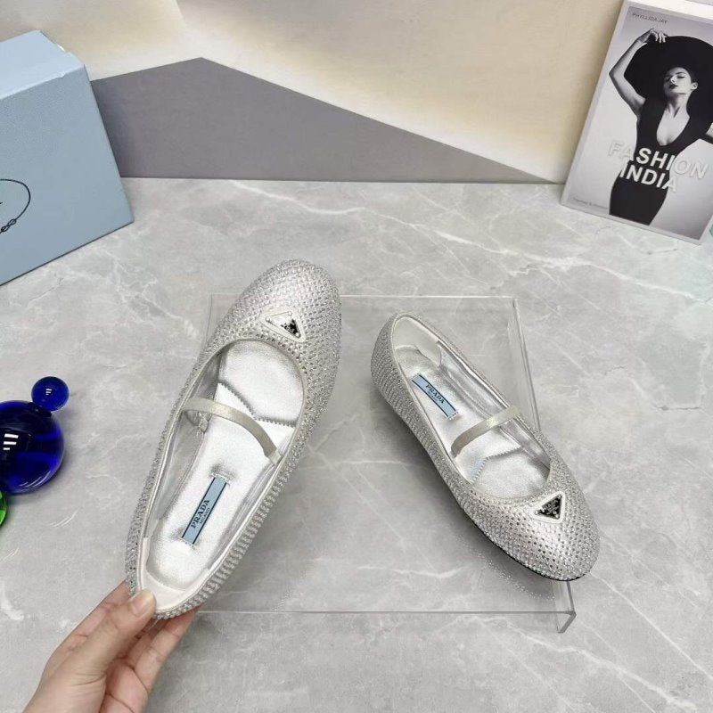 Prada Round Head Triangle Flat Series SH00091