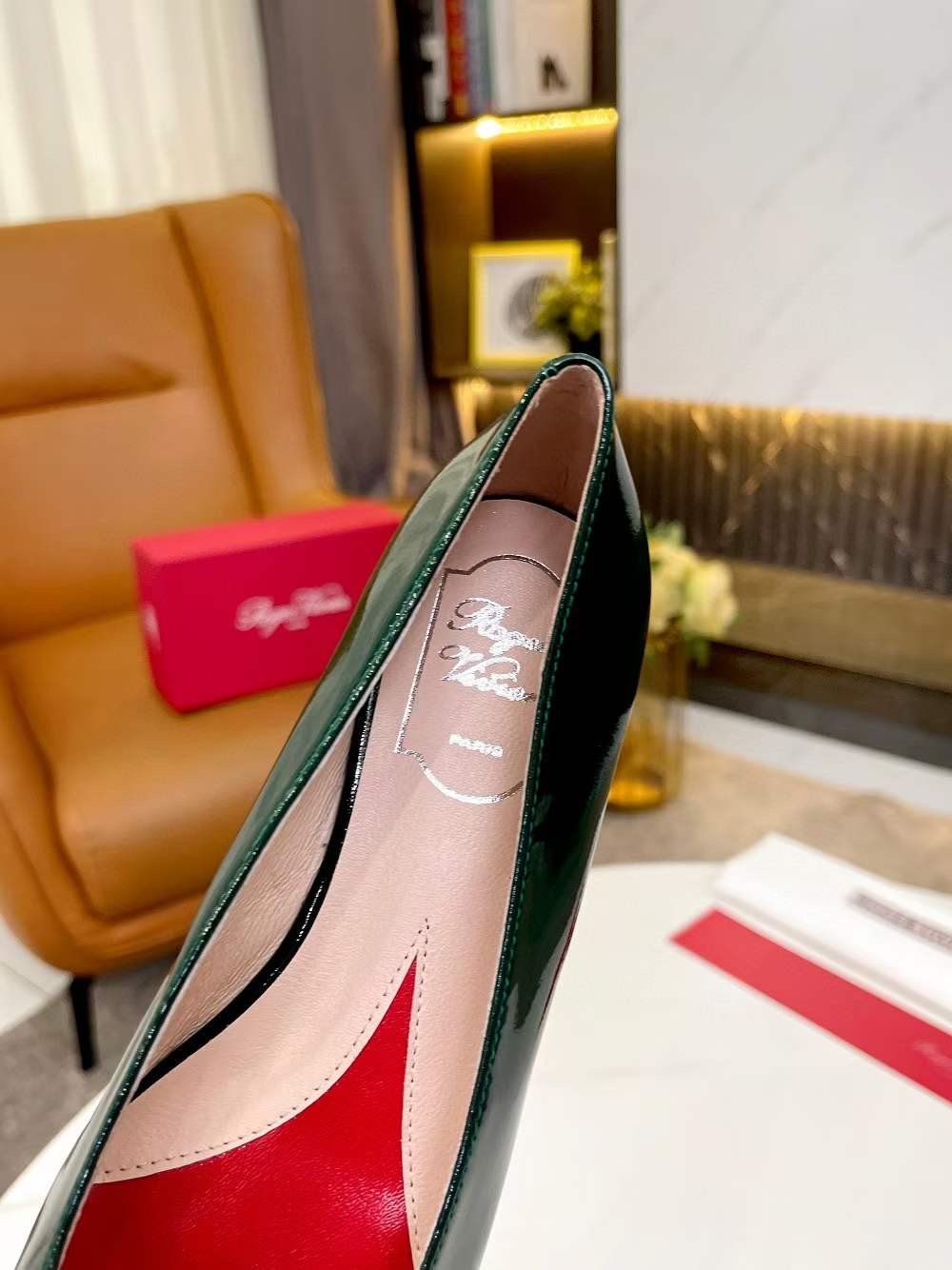 Roger Vivier Leather Single Shoes  SHS04332