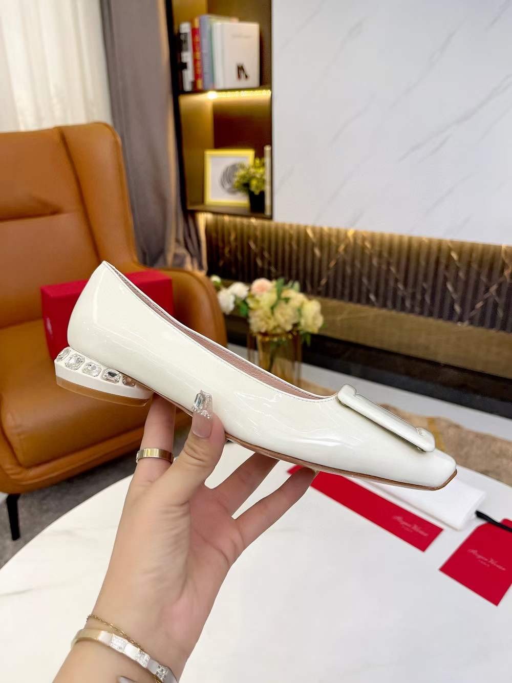 Roger Vivier Leather Single Shoes  SHS04333