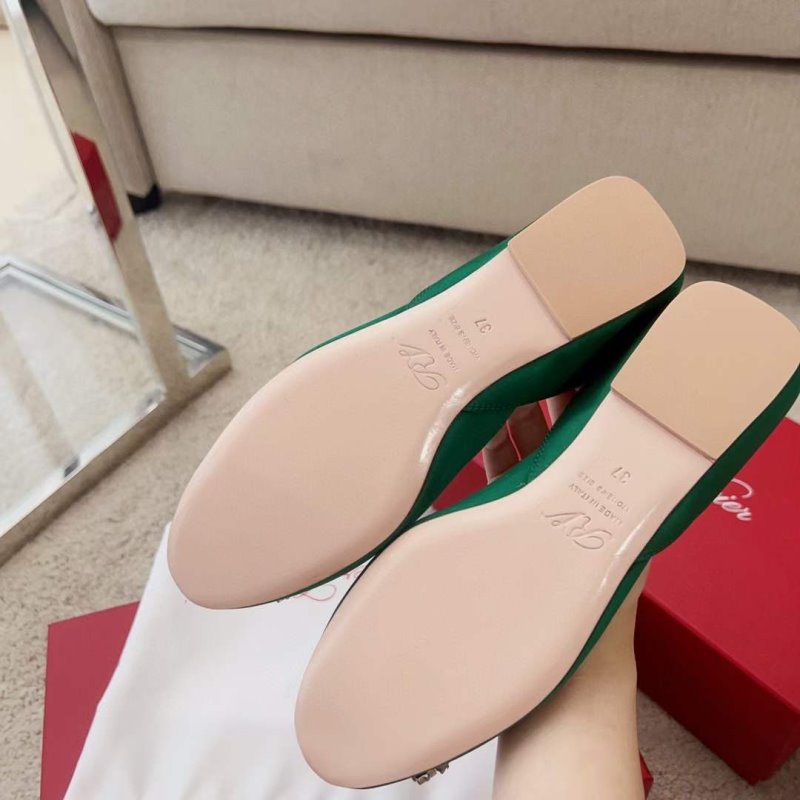 Roger Vivier Diamond Button Heeled Shoes SH00209