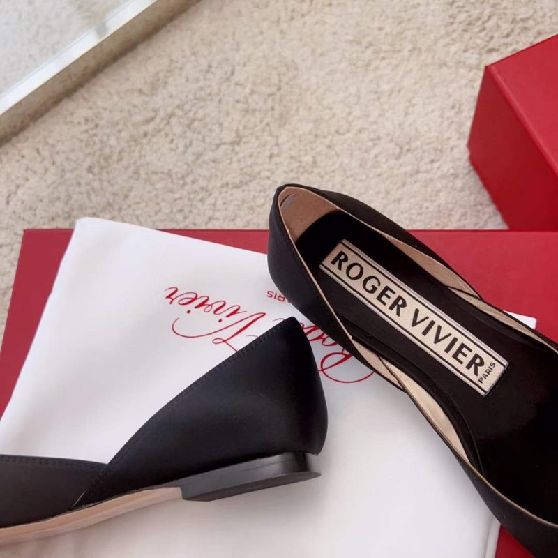 Roger Vivier Diamond Button Heeled Shoes SH00211