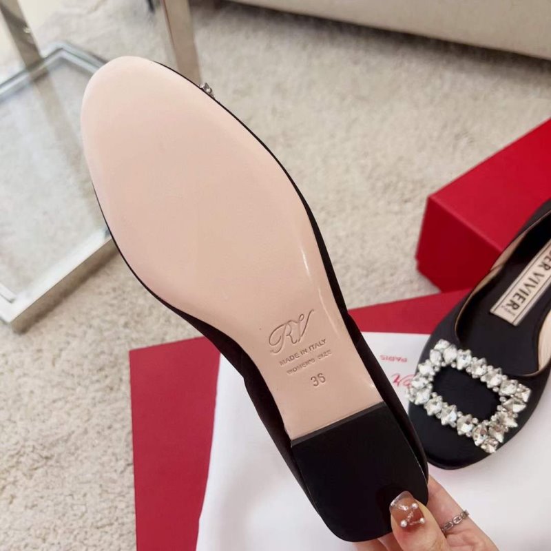 Roger Vivier Diamond Button Heeled Shoes SH00211