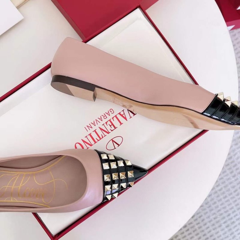 Valentino Classic Rivet Shoes SH00162