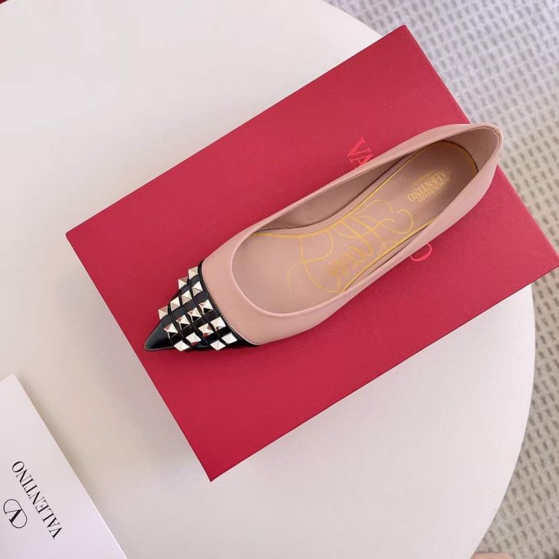 Valentino Classic Rivet Shoes SH00162