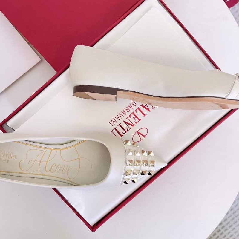 Valentino Classic Rivet Shoes SH00163