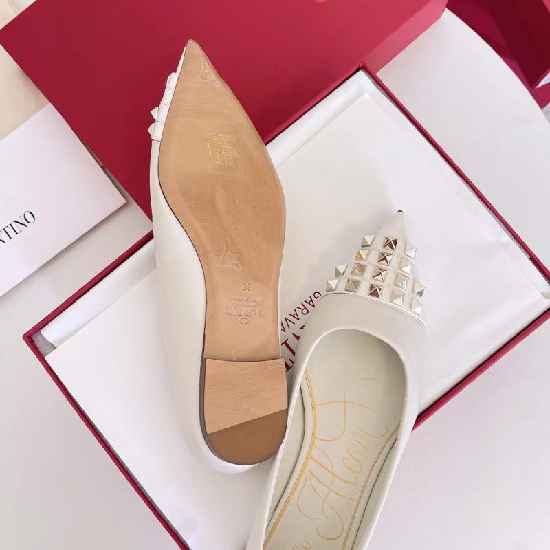 Valentino Classic Rivet Shoes SH00163