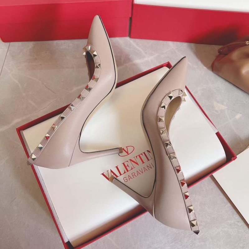 Valentino Classic Rivet Shoes SH00172