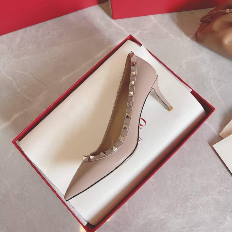 Valentino Classic Rivet Shoes SH00172