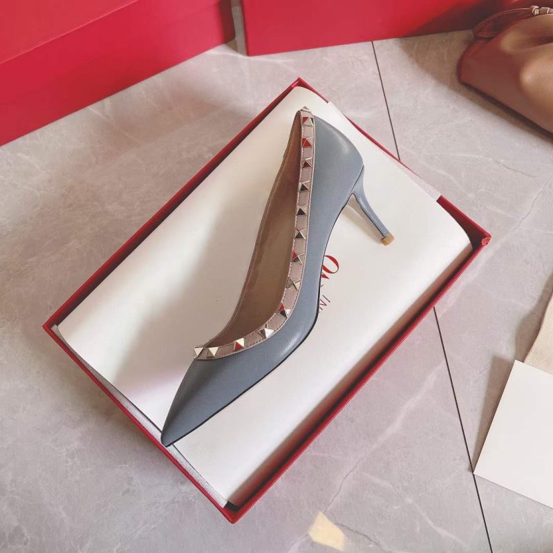 Valentino Classic Rivet Shoes SH00173