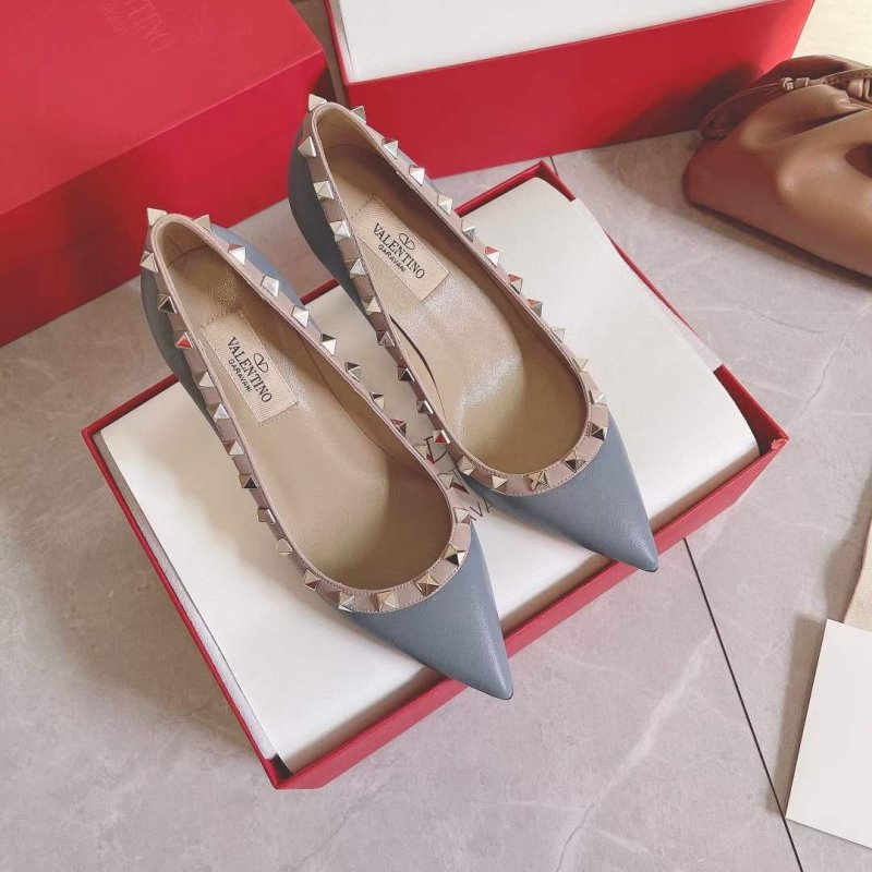 Valentino Classic Rivet Shoes SH00173