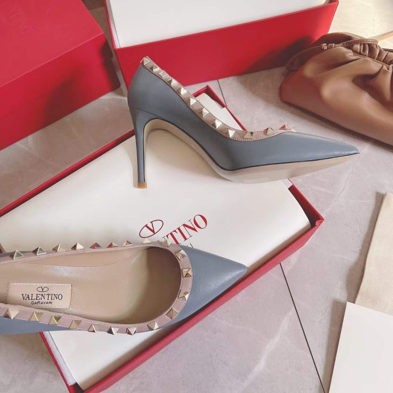 Valentino Classic Rivet Shoes SH00173