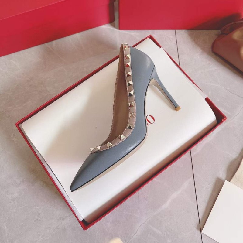Valentino Classic Rivet Shoes SH00173