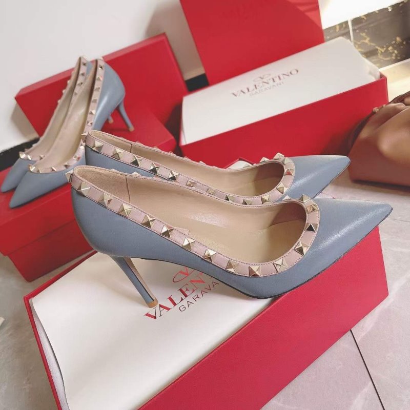Valentino Classic Rivet Shoes SH00173