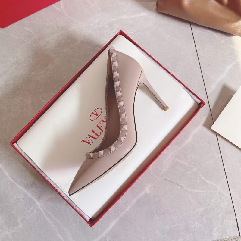 Valentino Classic Rivet Shoes SH00174