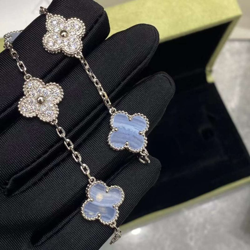 Van Cleef and Arpels Four Leaf clover Bracelet JWL01145