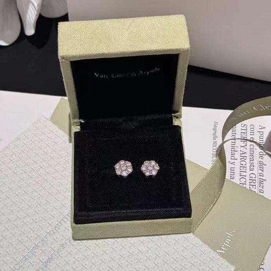 Van Cleef and Arpels Diamond Mary Rose Stud JWL00142