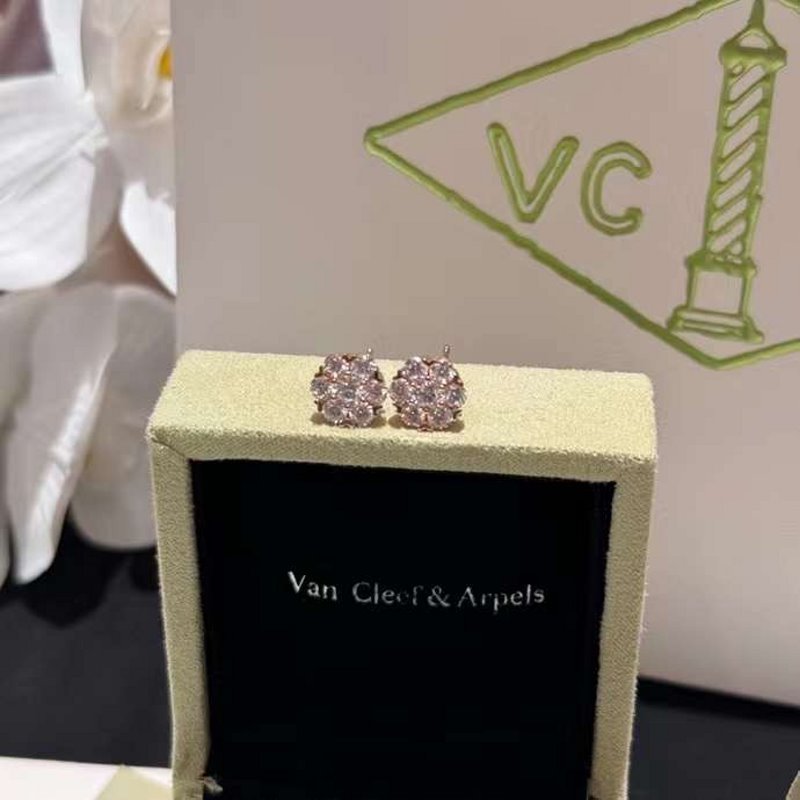 Van Cleef and Arpels Diamond Mary Rose Stud JWL00142