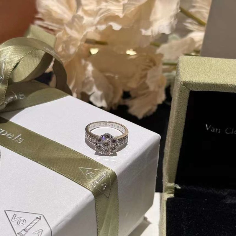 Van Cleef and Arpels Diamond Rose Flower Ring JWL00144