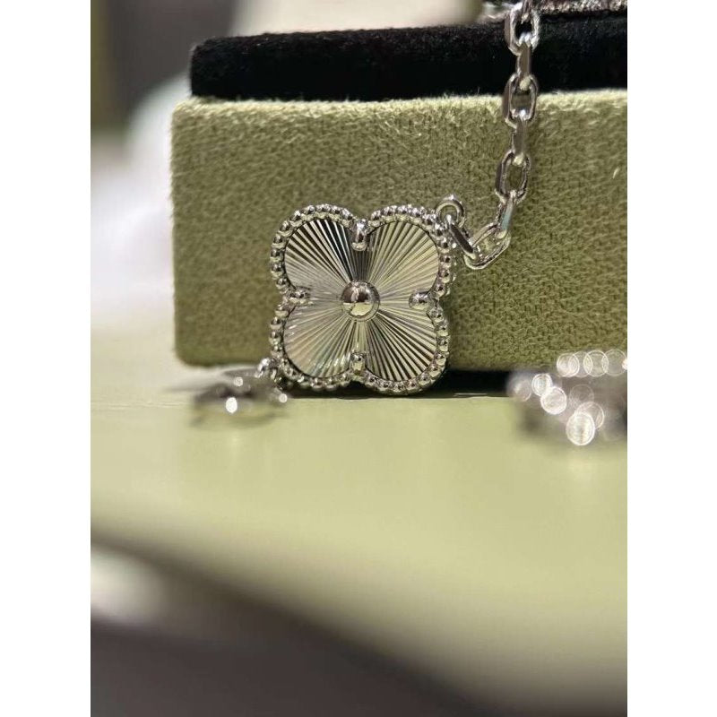 Van Cleef and Arpels Five Flower Bracelet JWL00137
