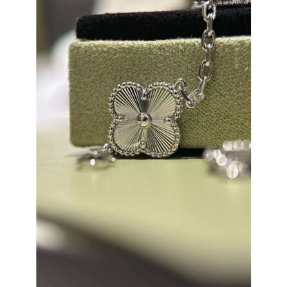 Van Cleef and Arpels Five Flower Bracelet JWL00137