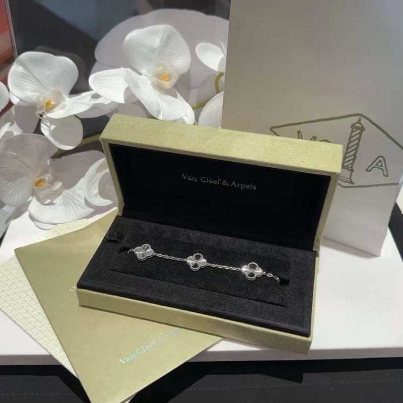 Van Cleef and Arpels Five Flower Bracelet JWL00137