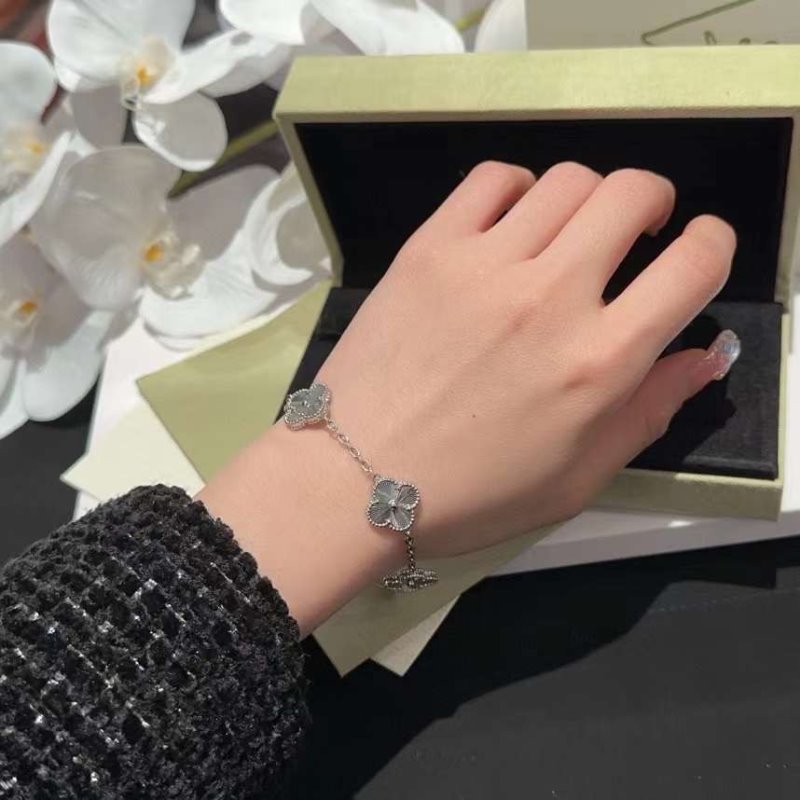 Van Cleef and Arpels Five Flower Bracelet JWL00137