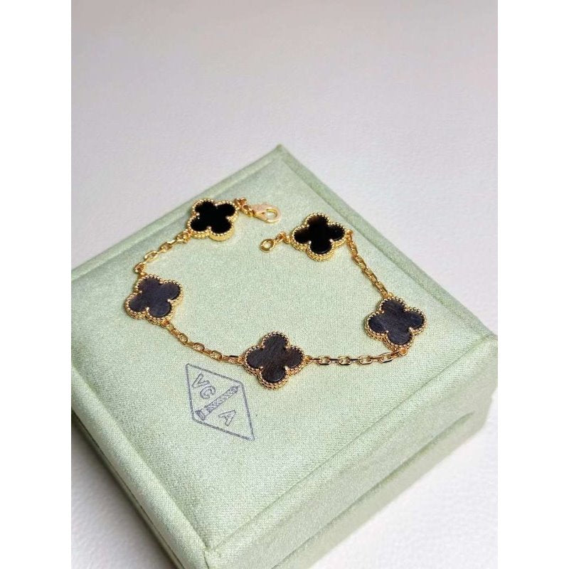 Van Cleef and Arpels Five Flower Hand Chain JWL00241