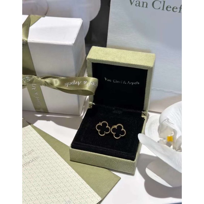 Van Cleef and Arpels Five Flower Stud JWL00139