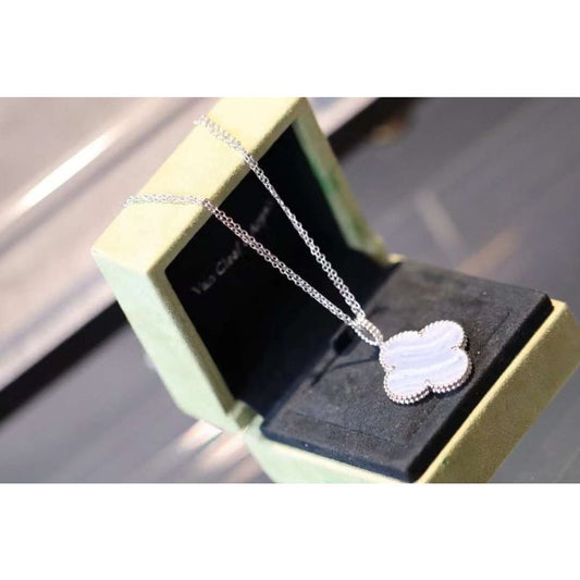 Van Cleef and Arpels Four Leaf Clover Chain JWL00223